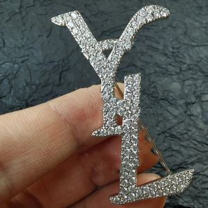 Varie spille classiche Designer Lettera Y Regalo retrò Spille color oro Moda donna Ysltiy Broche Perline grandi Abiti femminili Spilla per cappelli Regalo classico EE