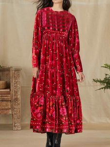 فساتين أساسية غير رسمية عالية الجودة Oneck Velvet Dress Women Corean Fashion بالإضافة إلى الحجم الطويل للسيدات الأزهار خمر Velor Pullover Party 230922