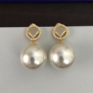 Marca de moda das mulheres brinco studs com pérolas f designers feminino anéis de orelha festa terno luxo jóias casamento premium jóiass243p