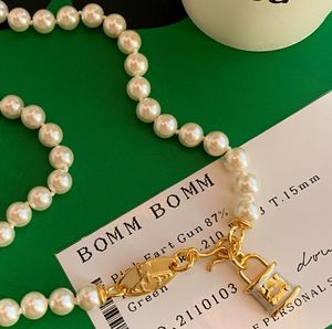 Emaille-Perlenhalskette mit Schlosskopf für Damen, leichtes, luxuriöses Minderheitendesign, europäische und amerikanische Ins-Schlüsselbeinkette