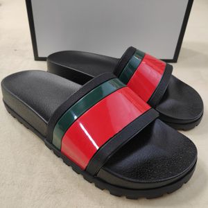 Varumärkesdesigner tofflor Randgummi Slide Strawberry Black White Pink Flat Mens Womens Slipper Fashion Designer Slides High Quality Sandals