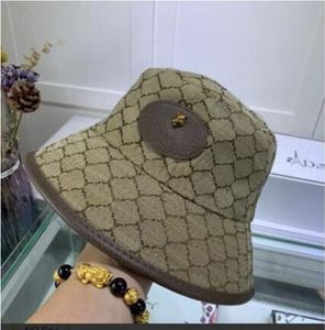 2023 Tasarımcı Erkek Kadın Kova Şapka Kapağı Geniş Kötü Şapkalar Güneş Koruma Eldivenleri için Ayarlanabilir Çene Kayışı ile Çoklu Renkleri Önleyin AAA