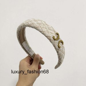 Headwear Top Hair Accessories Korean Style Triumphal Arch Hair Hoop Designer Head Scarf Luxury Brand Plush Plaid pannband Stickning Vintage Sponge Letters Hairpin L