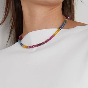 Chokers Bohemian Creative Design Naturalny kamienie szlachetne Naszyjnik Szmaragdowy Rubin Blue Yellow Sapphire twarz Rondelle Kulki biżuterii 230921