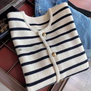 Kvinnors tröjor Kvinnors tröjor Spring Autumn Black White Striped Knit Short Cardigan Women Korean Fashion Sweater Casual Elegant Long Sleeve Topwomen's Je L230922