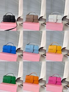 Bolsa de grife feminino Bolsas de ombro de couro LEXURYS Brand Letter France Jaquemus Bolsa Bolsa Bolsa de Moda Moda Flap Evening Bag 9color