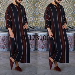 Etniska kläder 2022 Eid Ramadan klänning Muslimska modekläder man kaftan Löst casual Abaya män Modest Youth Robes Qamis Homme ISL247C