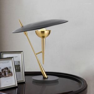 مصابيح طاولة الشمال LED Bedside Lamp Glass Ball Lampe de Bureau Light Lampada Da Tavolo لسرير غرفة النوم