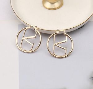 Moda 18K Altın Kaplama Lüks Tasarımcılar Mektuplar Stud Women Hollow Tasarım Kristal Rhinestone Küpe Düğün Partisi Jewerlry