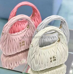 ショルダーバッグバッグ女性デザイナーCleo Mui Shourdled Luxury Handbag Under Armpit Crossbody Zipper閉鎖ソフトレザーミニブラックベージュメタルレタリングホリデー