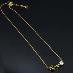 Klassisk 18K Gold Diamond Halsband Fashion Simple Designer Halsband Kvinnors presentsmycken