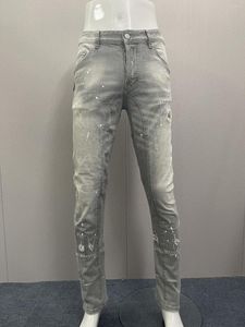 Mäns jeans 2023 Höst/vinter mode tvätt och slitage hållappar målar 3d skärande små fötter svarta män