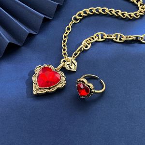 Designer Retro Gold Plated Love Pendant Halsband kedja Crysatal rostfritt stål Choker Märke halsband för kvinnor bröllopsfest smycken