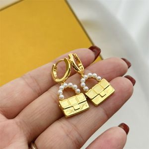 Golde Bags Ear Studs Fashion Sparkling Red Rhinestone Earrings High Quality Triangle Letters Charm Earring Women Designer Trendy Jewelry