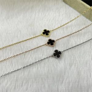 Bracciale con ciondolo di design di lusso con trifoglio adorabile per donne e ragazze, madreperla, catena a maglia dolce in oro 18 carati, mini fiore, braccialetti con fiore, regalo di San Valentino