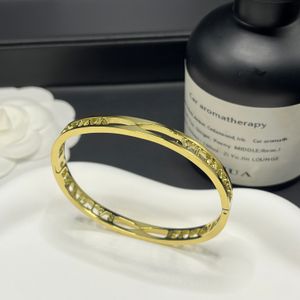 Classic Design Letter Bangle Luxury Gold Plated Love Bangle Girl Family Romantic Gift Bangle Stainless Steel No Fade Luxury Brand Jewelry Bracelets