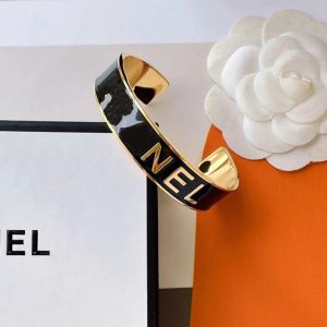 Bracciale aperto di moda regolabile design umanizzato braccialetto adorabile rosa regalo di lusso selezionato fascino per amica accessori di gioielli premium squisiti