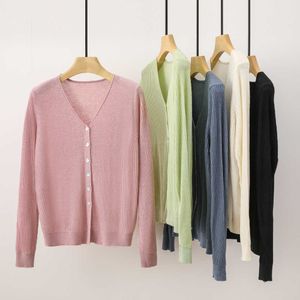 Cardigan in lana da donna grande per la cura della pelle, morbido pile di agnello, cappotto ampio, squisiti bottoni in conchiglia, mostrano un cappotto sottile