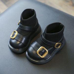 Sneakers baby strumpor och stövlar plysch barns prinsessor skor 0 13 år gamla flickor mjuk sulad promenad baby kort 230922