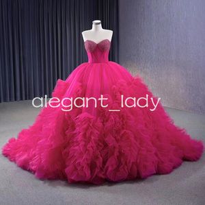 Fuchsia Hot Pink Princess Quinceanera Dresses Coul Ruffles Kjol Pärlor Corset Top Masquerade Ball Gowns 15anos