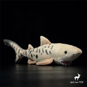 Plush Dolls Sand Anime Śliczne pluszowe billhead Shark Plush Toys Lifeelike Animals Symulacja Symulacja wypchana lalka Kawai Toy G 230921