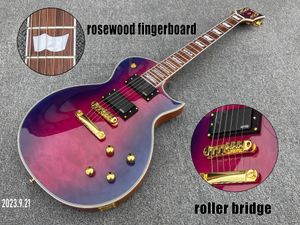 Elektryczna gitara niebieska krawędź Purple Center Quilt Płomienie górne złote części Roller Bridge Aktywne przetworniki