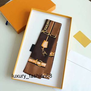 Halsdukar topp klassisk designer handväska halsduk damer pannband mode bokstäver silkes halsdukar slips storlek 8x120 cm