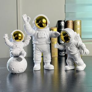 Decorative Objects Figurines 3Pcs Creative Resin Astronaut Ornament Figure Statue Spaceman Desktop Decor Modeling Kids Gift Home Decoration 230922