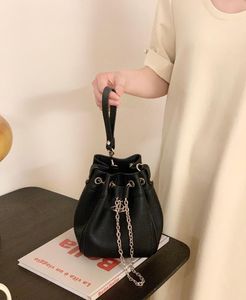 Crossbody Bag for Women Padded Shoulder Bag Design Tote Cute Winter Bucket Bag Casual Handbags Chain Shopper Bag