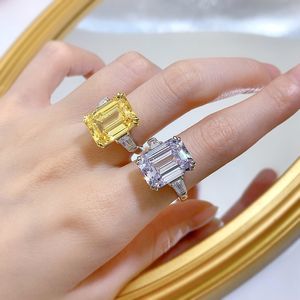 豪華なソリティアビッグ長方形6ctエメラルドカットシミュレートされたダイヤモンド女性結婚指輪婚約リングイブニングパーティーエレガントな女性ファッションジュエリーギフト