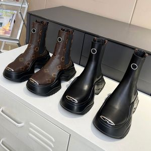 Archlight 2 0 platforma kostka 1AB15F czarna skórzana cielę gumowa podeszwa zewnętrzna Martin Women Designer Boots Cowhide skórzane buty zimowe buty mody Martin Boot