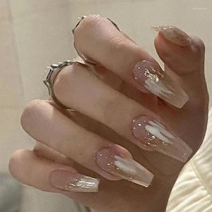 Fałszywe paznokcie 24pcs gradient nagie francuski fałszywy z klejem noszenie naturalne prasa na mlecznej białej paznokcie balet