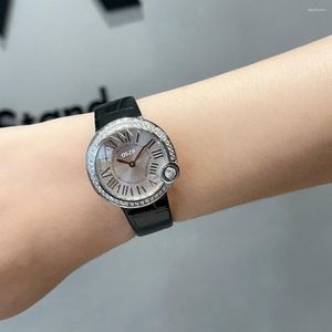 Armbanduhren Lässige Mode Damenuhr 904L Feinstahl Quarzwerk 30mm Zifferblatt Krone mit Diamant-Rindslederarmband CT-Stil.