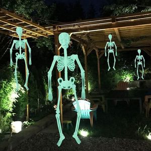 Andra evenemangsfestleveranser Scary Halloween Props Luminous Hanging Skeleton Home Outdoor Yard Garden Decoration Moverble Glow Fake Skull 230923