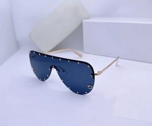 Designer solglasögon för kvinnor och män modemodell special UV 400 skyddsbrev stor ben dubbel strålram utomhus varumärken design legering diamant solglasögon 17338
