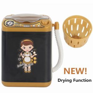 Dockor Mini Electric Washing Machine Dollhouse Möbler låtsas spela leksaker mycket effektivt för tvättmakeupborstar renare verktyg 230922