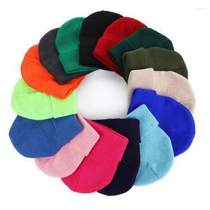 Berets Inverno Beanie Caps Acrílico Malha Chapéus para Homens Mulheres Macio Quente Cuffed Bonnets Headwear Kpop Vintage Outdoor Sports