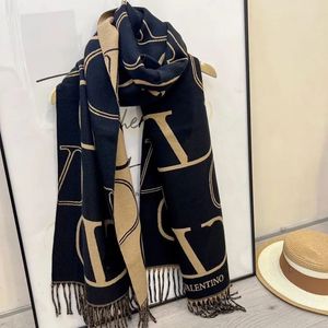 Designer Women Cashmere Scarf Full Letter Printed Scarves Man Soft Touch Warm Wraps With Tags Autumn Winter Long Shawls 5 Färger är valfria
