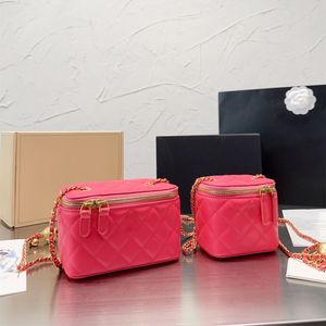 Kadınlar Crossbody Bags Omuz Çanta Tasarımcısı Lüks Mini Taşınabilir Kutu Kozmetik Ruj Çantası Koyun Dinili Siyah Bayanlar Moda Küçük Çantalar Altın Top Zinciri 11cm