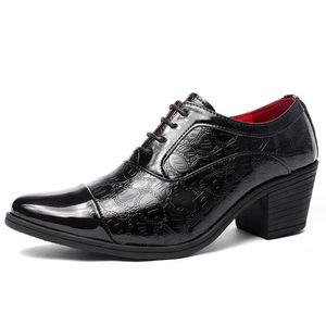 Sapatos de couro masculinos clássicos de luxo sapatos sociais de banquete sapatos de negócios masculinos sapatos de salto alto sapatos de casamento masculinos pontudos para meninos botas de festa