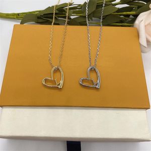 Womens Designer Necklace Love Necklaces Heart Chains Women Men Jewellery Golden Letter Luxury Elegant Habbly252Z