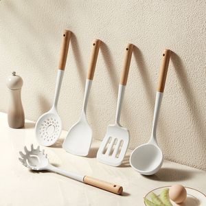 Andra Bakeware Kitchen -redskap Silikon Spatula Set Spoon Matlagning Köksvaror Trähandtag Nonstick Pan Special Articulos Para 230922