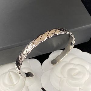 Liten doftande vindguld Silver diamantmönster armband ins litet modemperament mångsidigt mode enkelt retro högkvalitativt armband