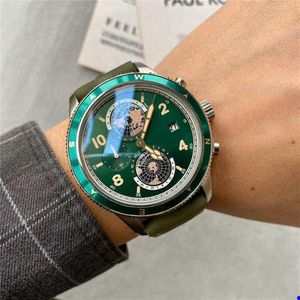 Säljer Herrkvartz full funktion Luxury Watch 43 mm Dial med ett bälte som roterar jordklockorna för män armbandsur Montr2210
