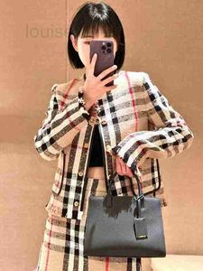 Designer de jaquetas femininas 2023 Novo estilo Slim Beauty Pattern Design redond para pescoço de lã Coat M77N