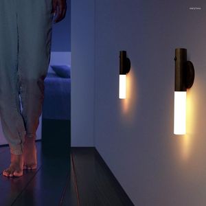 Luci notturne Sensore di movimento PIR automatico intelligente di lusso Lampada ricaricabile a LED Armadio da cucina a parete in legno chiaro magnetico