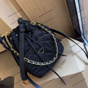 23FW damskie luksusowe projektanci torby torba skórzana torebki torebki wiadra z sznurkiem szorstowatym crossbody dla torebki torebki torebka torebka geometryczna odznaka 23 cm 23 cm