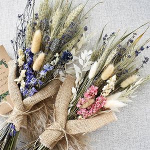 Dekorative Blumen, getrocknete Blumen, Lavendel, Schleierkraut, Boho-Blumenstrauß, Pampasgras, Vasenfüller, natürliches Dekor, Arrangement, Heimdekoration