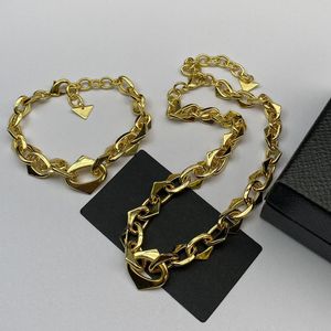 23SS som säljer lyxiga födelsedags julklappar Designer Halsband Armband Trend smycken Triangel P Hemhalsbandsarmband Set 2 i 1