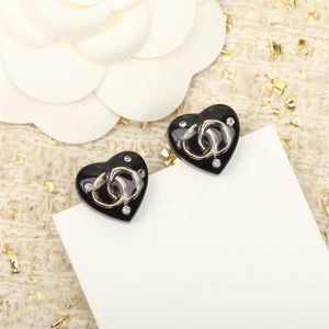 Lüks Küpeler Moda Klasik Lady Ear Studs Woman için Basit Hassas Aksesuarlar 4 Styles320o